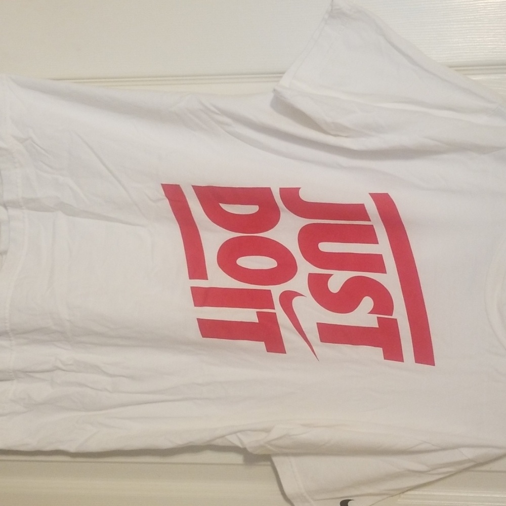 Nike Logo T